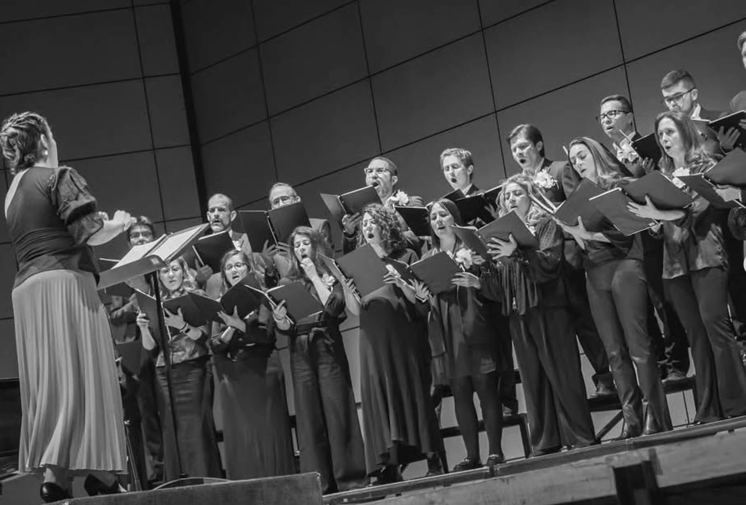 Magna Voce Black and White